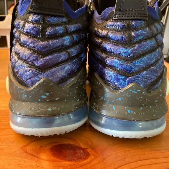 Nike Black Multi basketball shoe.  Size 6.5 Youth - Picture 2 of 9